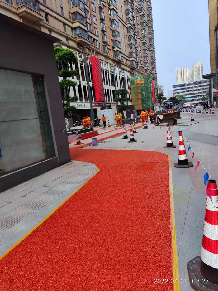 信陽(yáng)天潤(rùn)廣場(chǎng)透水混凝土